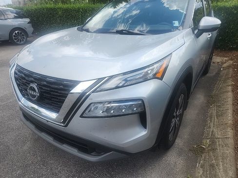 Used 2022 Nissan Rogue SV FWD image 1
