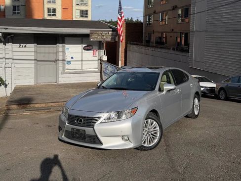 Used 2015 Lexus ES 350 w/ Premium Package FWD image 1