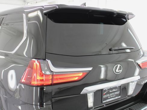 Used 2017 Lexus LX 570 4WD w/ Luxury Package image 20