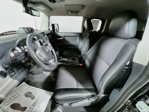 Used 2014 Toyota FJ Cruiser 4WD w/ Convenience Package image 18