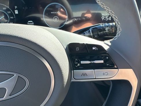 New 2025 Hyundai Elantra SEL image 15