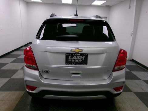 Used 2019 Chevrolet Trax LT w/ LT Convenience Package image 12