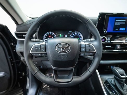 Certified 2025 Toyota Highlander LE AWD/4WD image 16