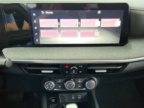 Used 2025 Nissan Kicks SV FWD image 14