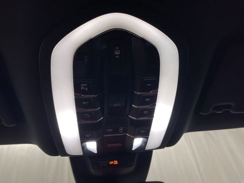 Used 2018 Porsche Macan S image 8