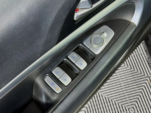 Used 2021 Genesis G70 2.0T image 19