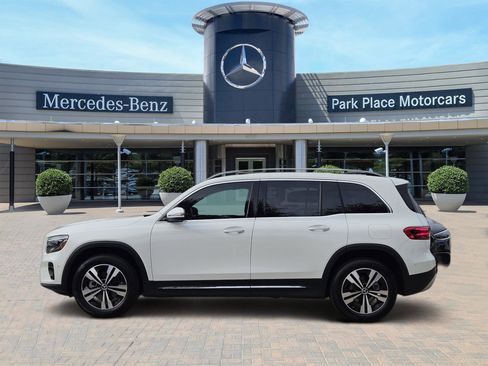 Used 2025 Mercedes-Benz GLB 250 image 3