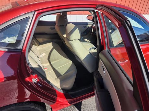 Used 2010 Hyundai Elantra GLS image 19