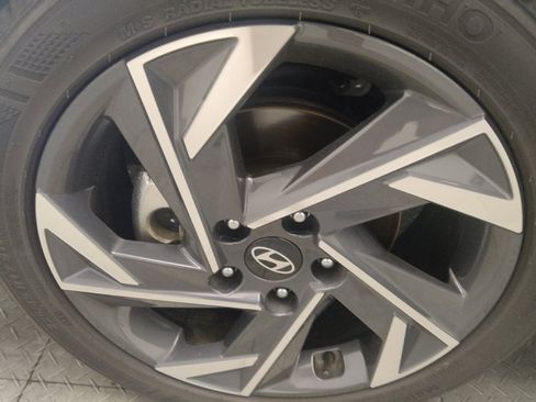 Used 2025 Hyundai Elantra Sport FWD image 31