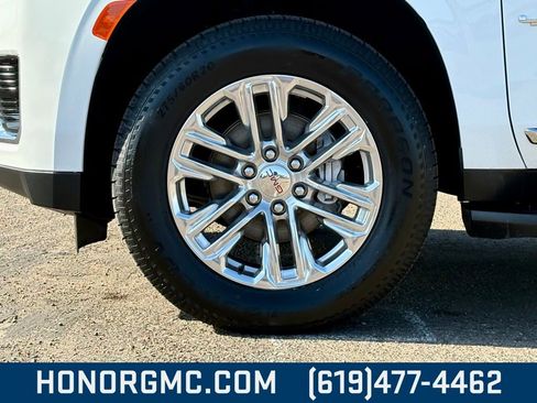 Used 2024 GMC Yukon XL SLT image 7