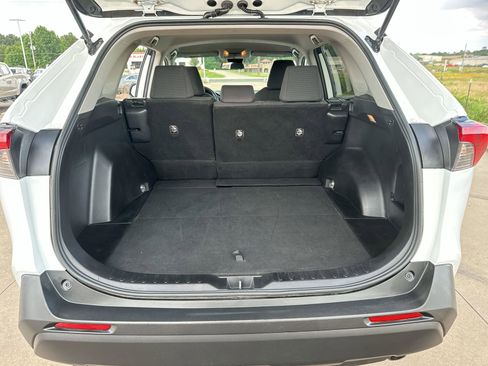 Used 2021 Toyota RAV4 LE image 20