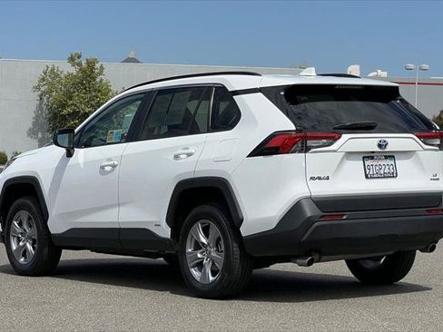 Certified 2022 Toyota RAV4 LE AWD/4WD image 7