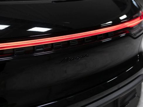 Certified 2025 Porsche Macan image 37