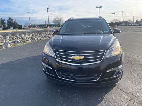 Used 2016 Chevrolet Traverse LT w/ Style and Technology Package image 2