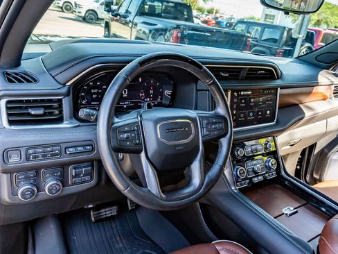 Used 2023 GMC Yukon Denali Ultimate AWD/4WD image 15
