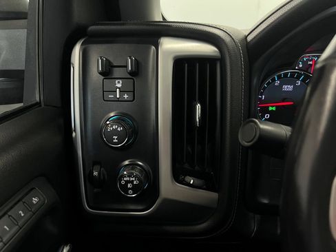 Used 2019 GMC Sierra 3500 SLT w/ Suspension Package, Off-Road AWD/4WD image 29