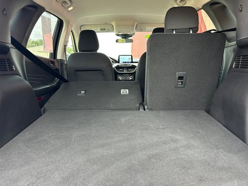 Used 2022 Ford Escape SE image 12