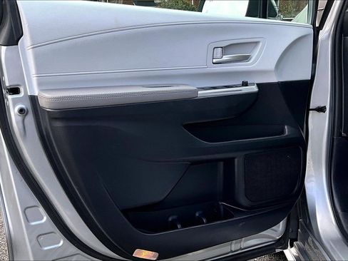 Used 2025 Toyota Sienna XLE w/ XLE Plus Package image 22