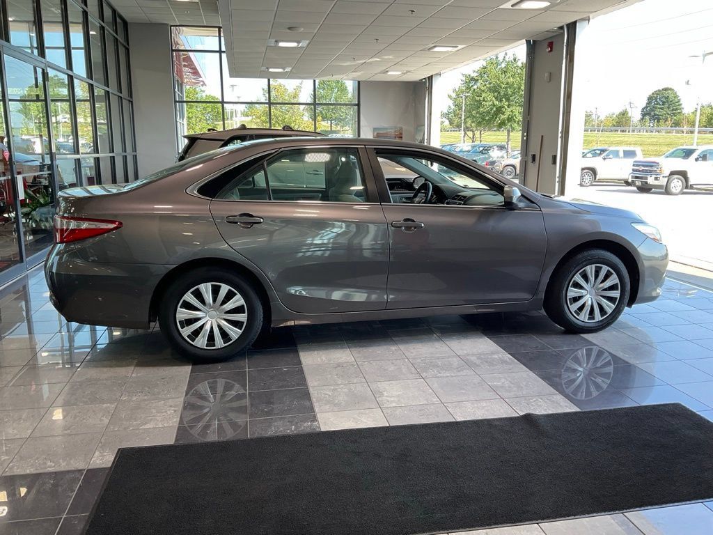 Used 2017 Toyota Camry LE FWD image 6
