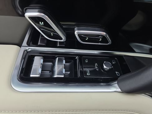 New 2026 Land Rover Range Rover SE image 27