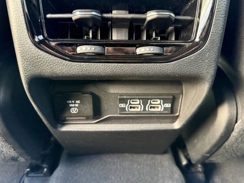 Used 2025 Jeep Grand Cherokee Altitude image 24