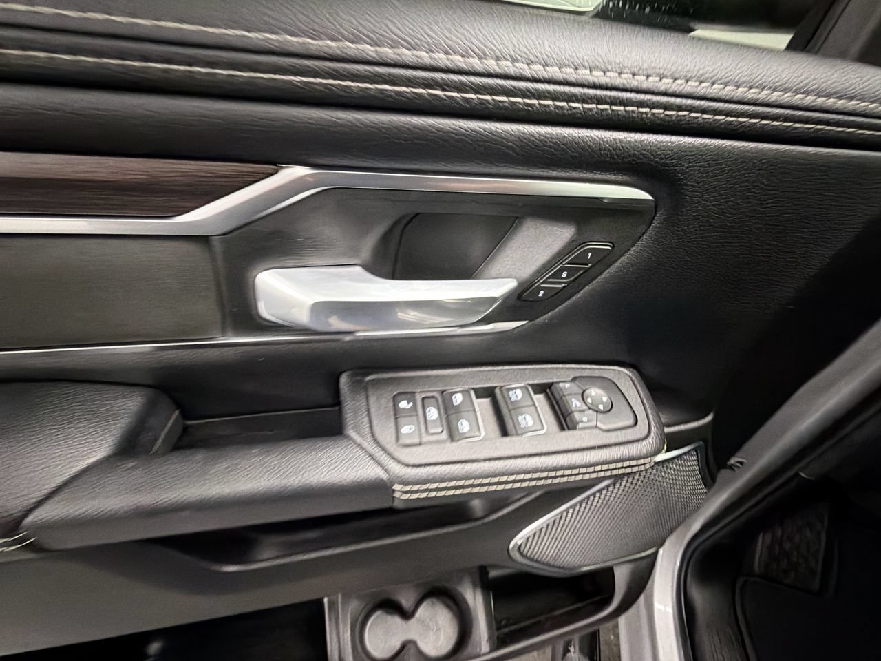 Used 2025 RAM 1500 Laramie w/ Sport Appearance Package AWD/4WD image 23