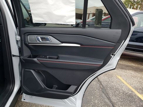 New 2026 Ford Explorer ST-Line w/ ST-Line Street Pack image 17