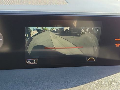 Used 2020 Lexus UX 200 image 9