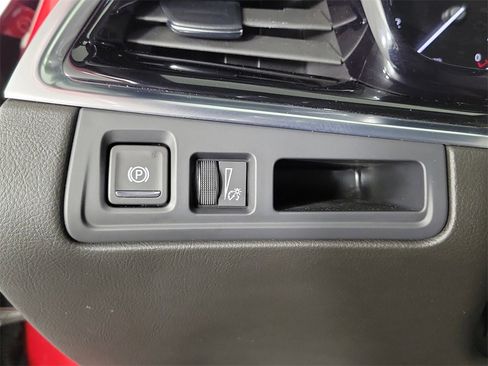 Certified 2025 Cadillac XT6 Luxury image 33