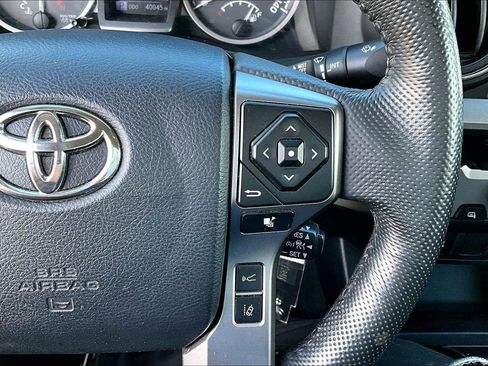 Certified 2018 Toyota Tacoma SR5 image 18
