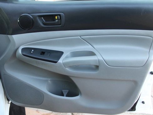 Used 2013 Toyota Tacoma 4x4 Access Cab image 6