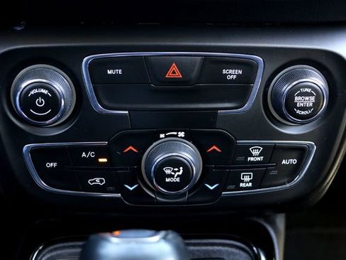 Used 2021 Jeep Compass Latitude image 17