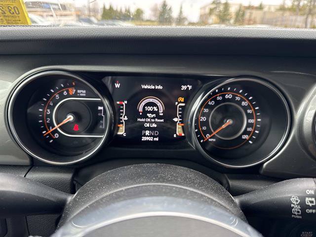 Used 2022 Jeep Wrangler Unlimited Sahara AWD/4WD image 11