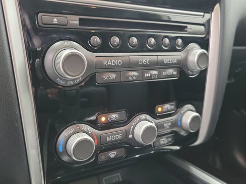 Used 2020 Nissan Pathfinder S FWD image 27