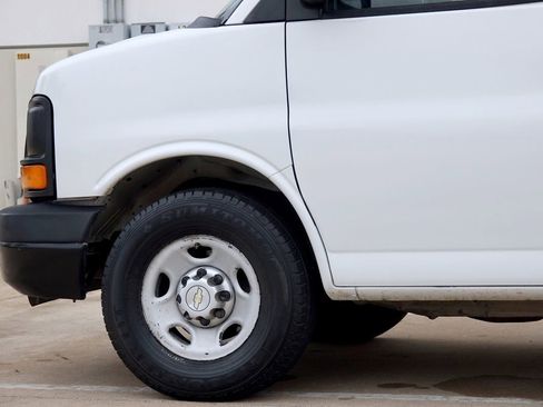 Used 2012 Chevrolet Express 2500 w/ Cold Climate Package image 21