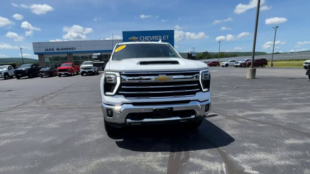 Used 2024 Chevrolet Silverado 2500 LTZ w/ LTZ Plus Package AWD/4WD image 3