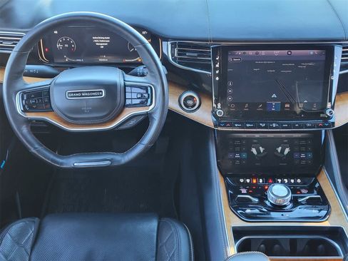 Used 2022 Jeep Grand Wagoneer Series III image 24