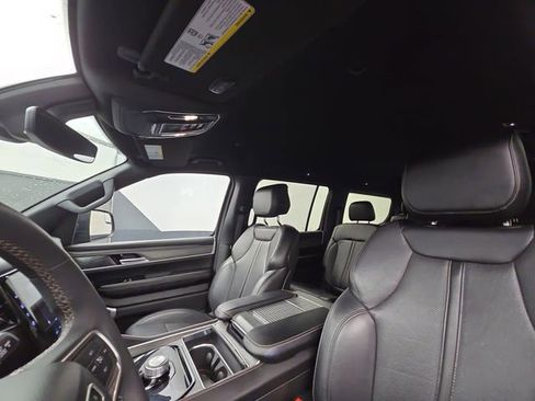 Used 2024 Jeep Wagoneer Series II w/ Flexible Seating Group image 22