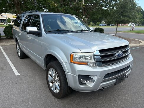 Used 2017 Ford Expedition EL Limited w/ Equipment Group 301A AWD/4WD image 3