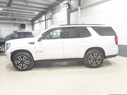 Used 2021 GMC Yukon AT4 w/ AT4 Premium Plus Package AWD/4WD image 6