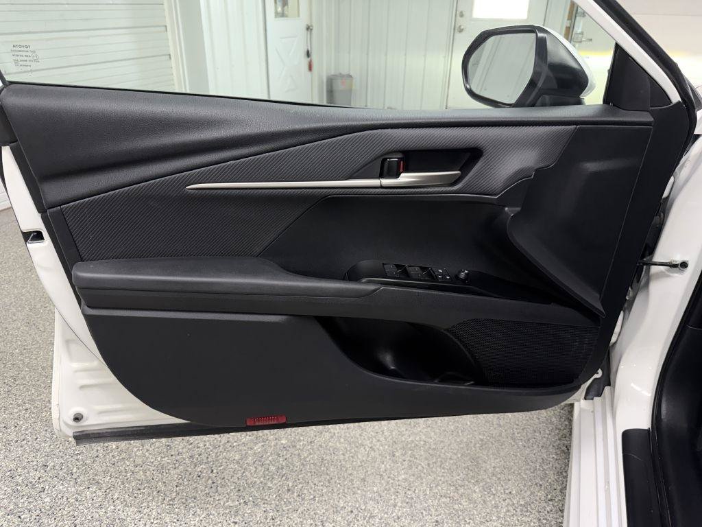 Used 2025 Toyota Camry SE FWD image 24