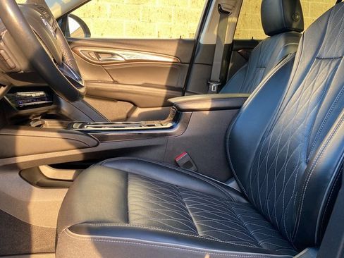 Used 2022 Buick Envision Avenir w/ Technology Package II image 16