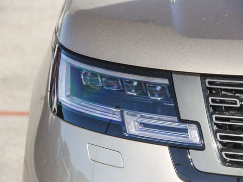 New 2025 Land Rover Range Rover SE image 4