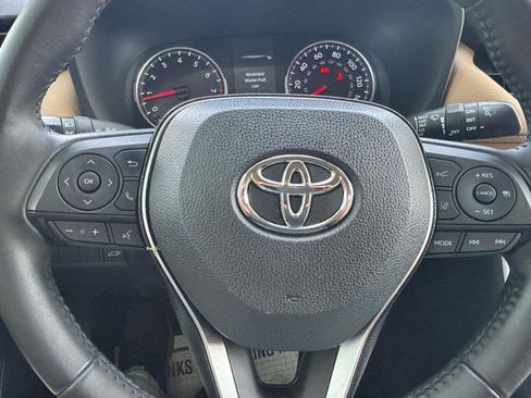 Used 2021 Toyota RAV4 XLE Premium FWD image 14