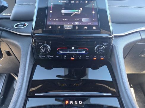 New 2025 Jeep Grand Cherokee Laredo image 18