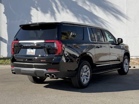 Used 2025 GMC Yukon XL Denali image 8
