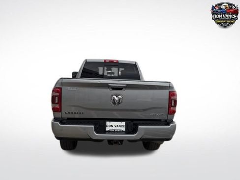 Used 2024 RAM 2500 Laramie AWD/4WD image 3