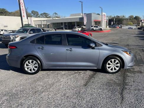 Used 2025 Toyota Corolla LE w/ Convenience Package image 2