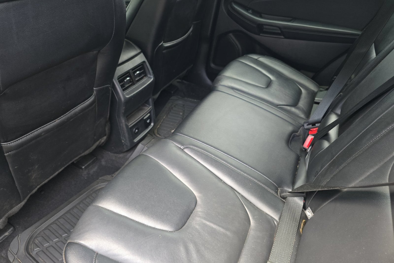 Used 2022 Ford Edge Titanium AWD/4WD image 9
