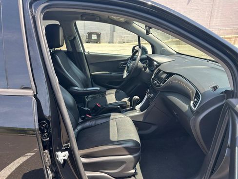 Used 2018 Chevrolet Trax LT w/ Redline Edition FWD image 17